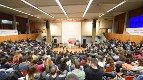 Discorso di Koutsoumpas alla Scuola di Filosofia dell'Università di Atene